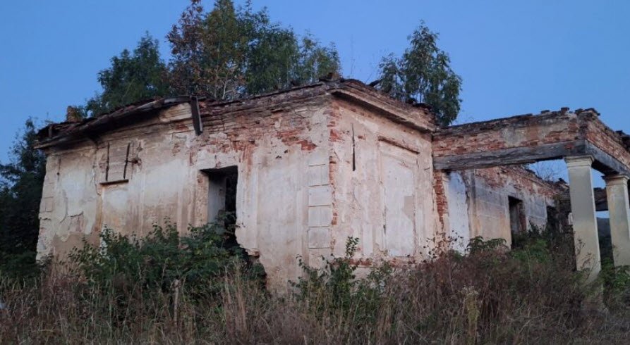 Ruinele Castelului Csáky, Váralmás, Romania, Romania